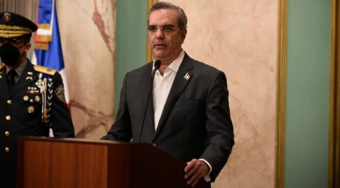 luis-abinader-reforma-de-la-policia_16122861_20210406194926-2