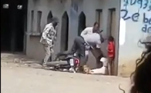 Policias-golpean-mujer