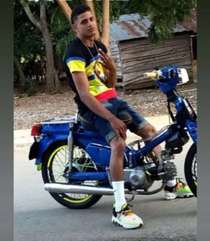 a8f3eba2-a219-462b-b4a4-e5953b5291ed-892x1024