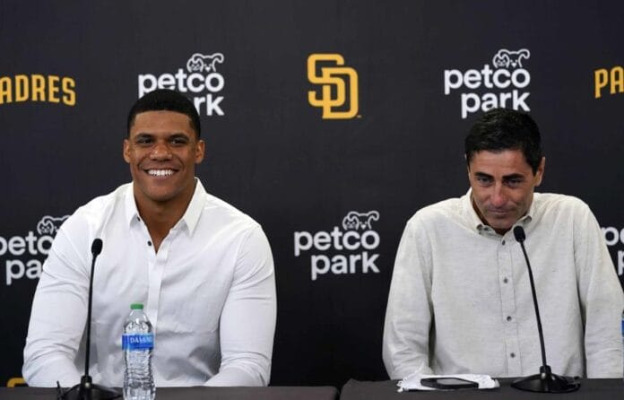 juan-soto-y-aj-preller-by-gregory-bull-ee5368a5-focus-min0.55-0.26-895-573